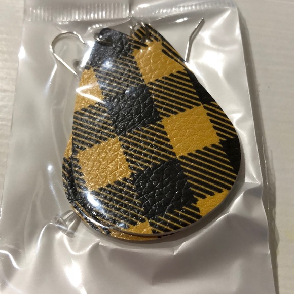 LAST SET! Set of 2 Gingham Teardrop Earrings NWT - Picture 3 of 3